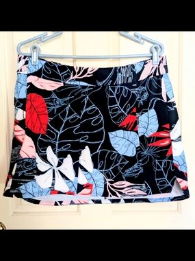 COLUMBIA Women's Floral Tropical PFG Skort Blue Navy White & Pink Accents